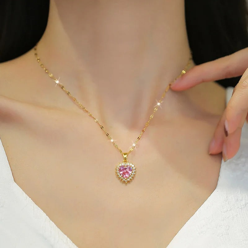 CONJUNTO CORAÇÃO ROSA CRAVEJADO BANHADO EM OURO 18K - CONJ135