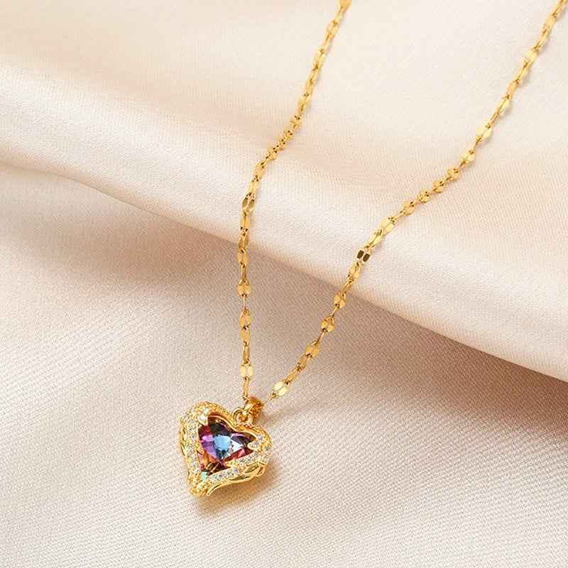 GARGANTILHA CORAÇÃO CRISTAL BANHADO EM OURO 18K - GARG872 - Menina Elegante
