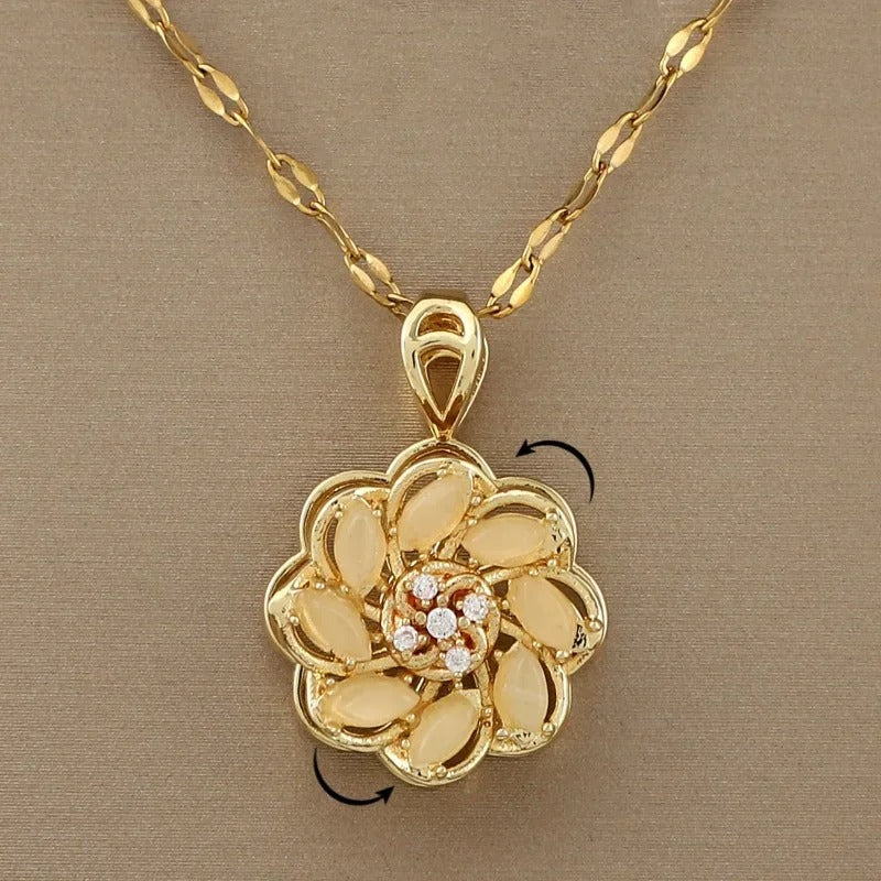 COLAR FLOR BANHADO EM OURO 18K - GARG102