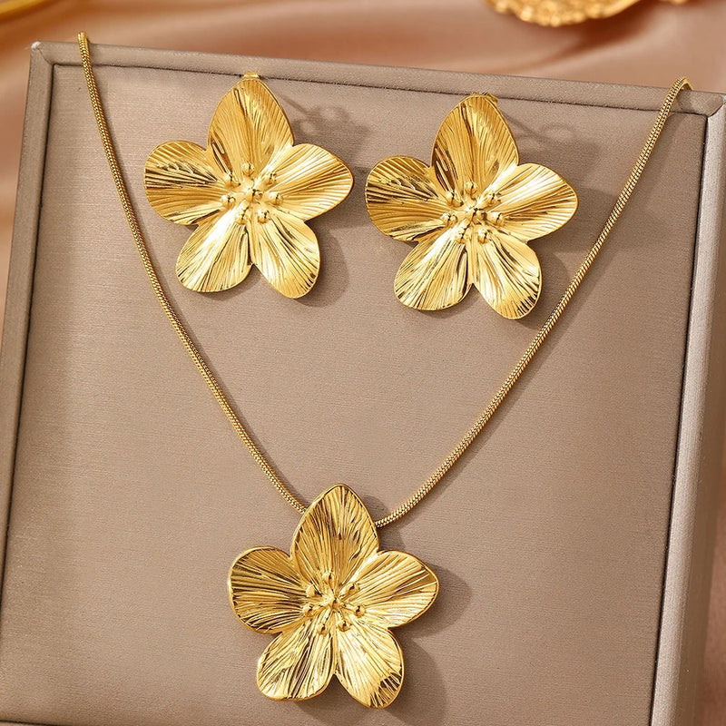 CONJUNTO FLORES BANHADO EM OURO 18K - CONJ475