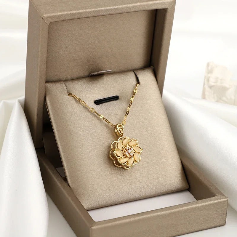 COLAR FLOR BANHADO EM OURO 18K - GARG102