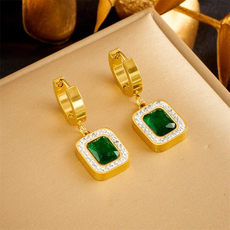 CONJUNTO PEDRAS CRAVEJADAS VERDE BANHADO EM OURO 18K - CONJ433 - Menina Elegante