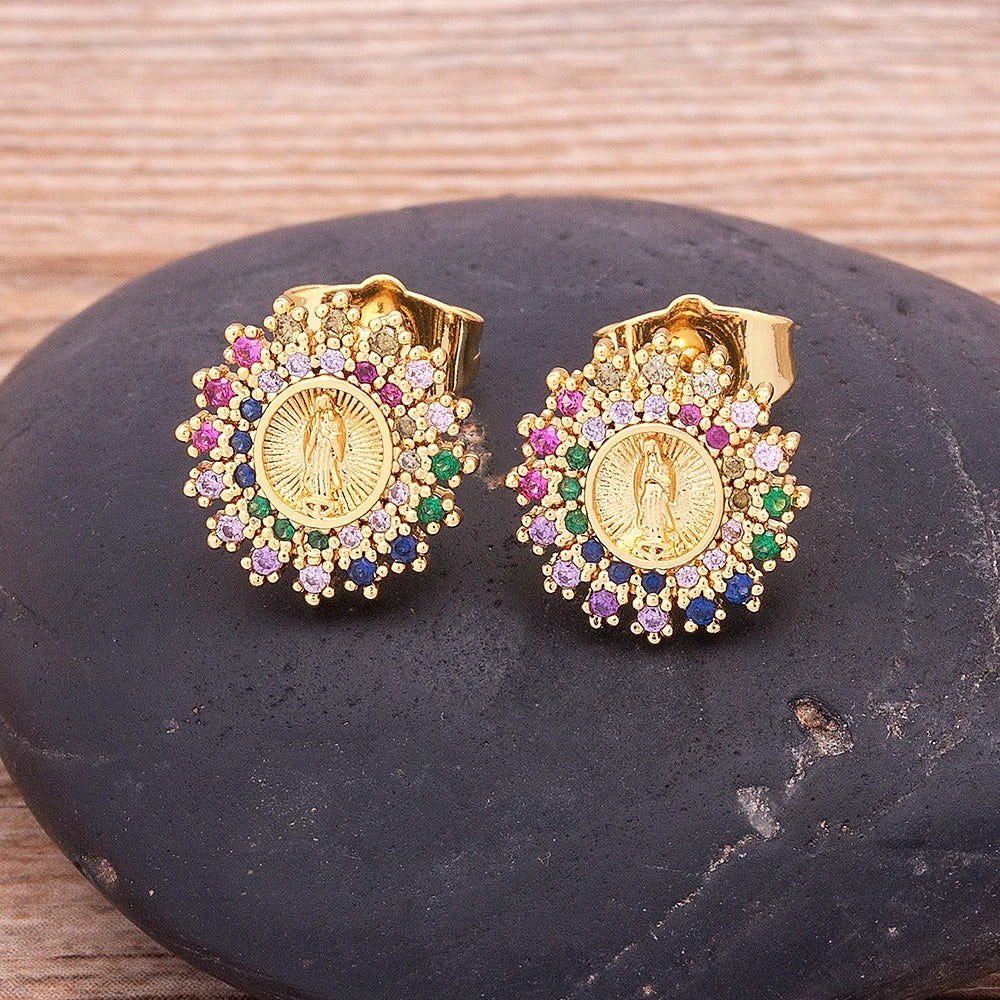 BRINCO NOSSA SENHORA CRAVEJADA BANHADO EM OURO 18K - BRSI243