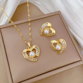 CONJUNTO CORAÇÕES E PÉROLAS BANHADO EM OURO 18K - CONJ183