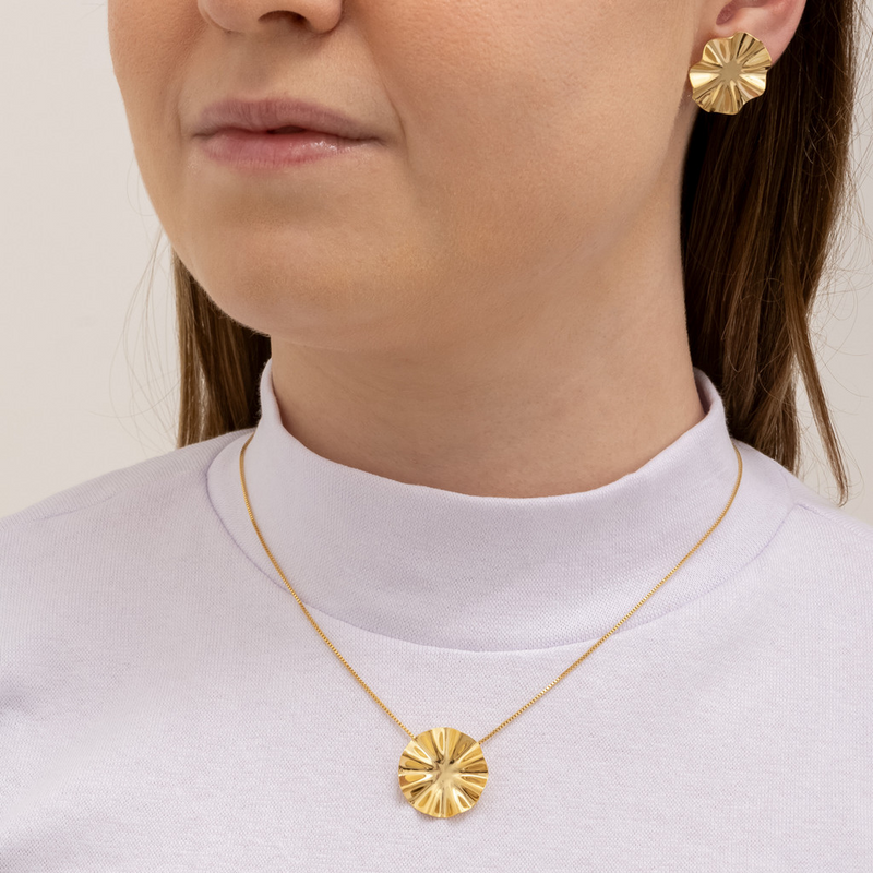 CONJUNTO FLOR BANHADO EM OURO 18K - CONJ803 - Menina Elegante